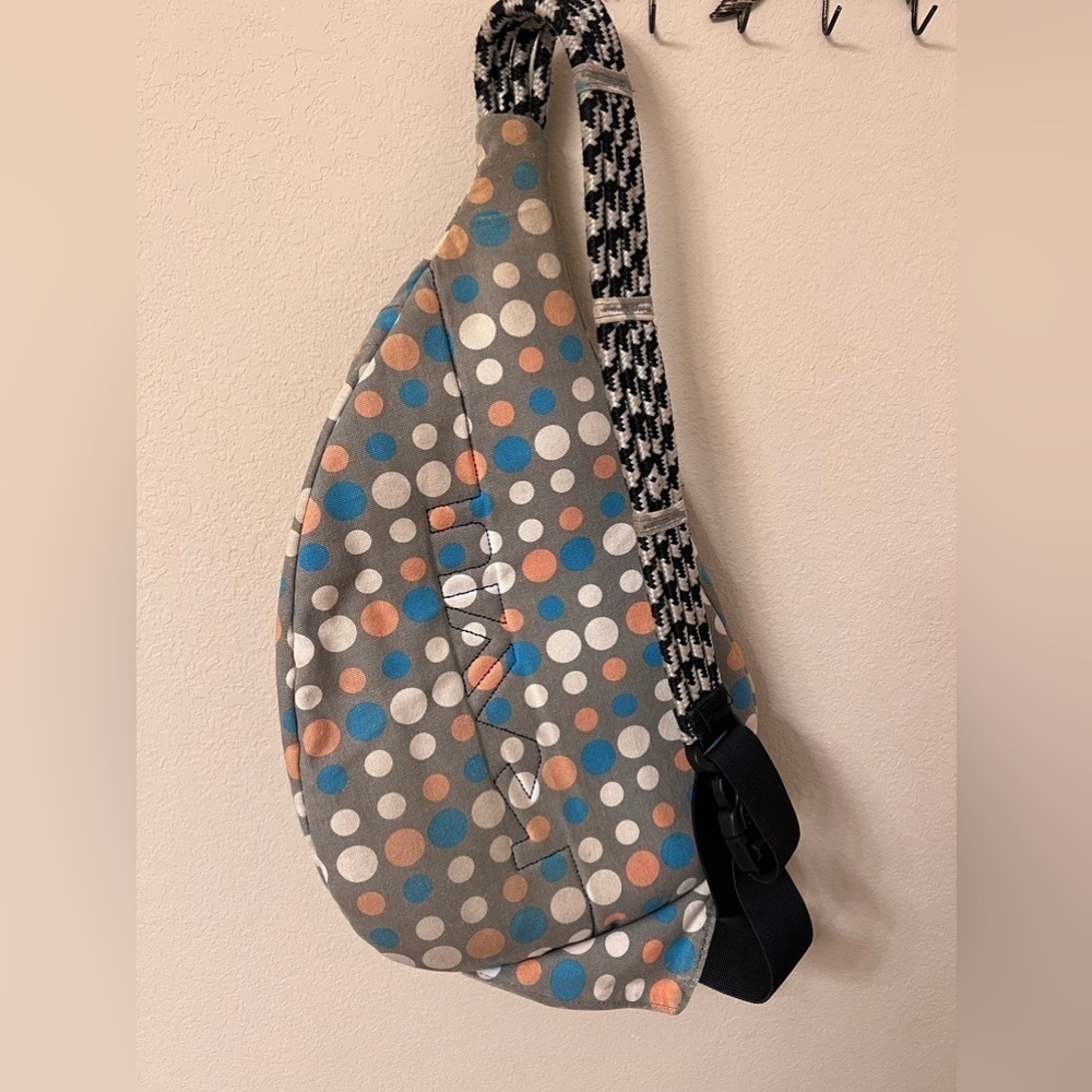 KAVU Padded Rope Sling Crossbody Polka Dot Bag. Tote, carry-all, purse - Picture 2 of 4